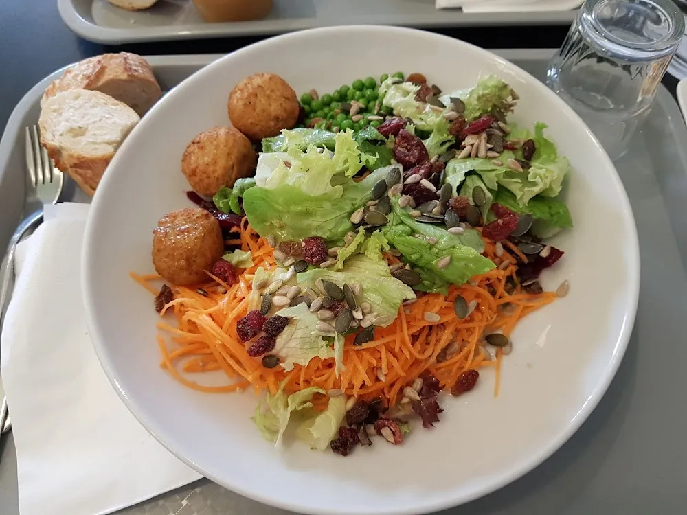 Ma Salade Du Jour Y A Suffisement D'ingrédients Pour Varier À Loisir